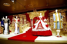 Rose_of_Versailles_40th_anniversary_exhibition_007-1.jpg