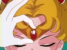 Sailor_Moon_lancio_diadema_cristallo_di_luce__001.jpg